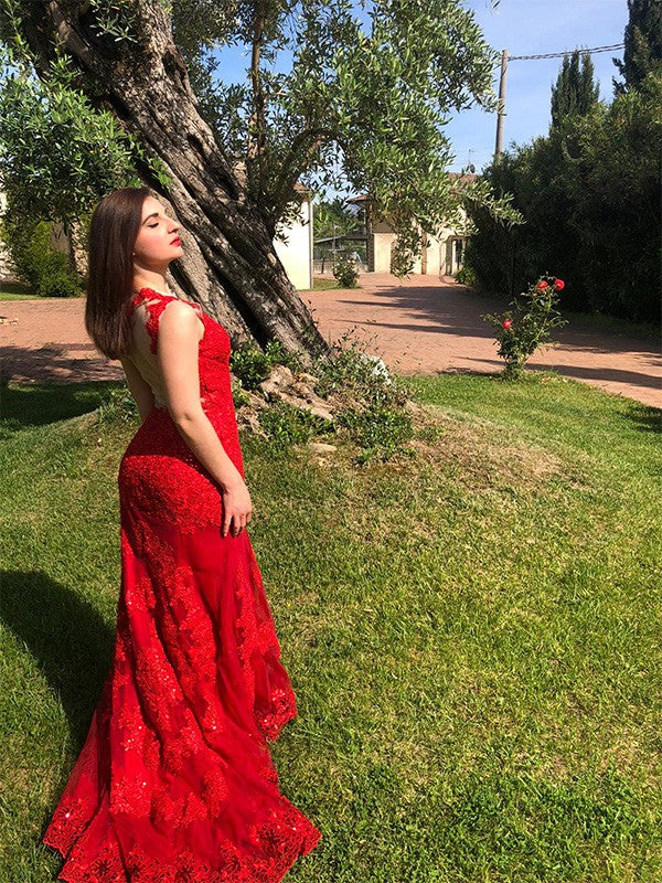 Abiti a sirena/tromba senza maniche con applicazioni in tulle e strascico a ruota