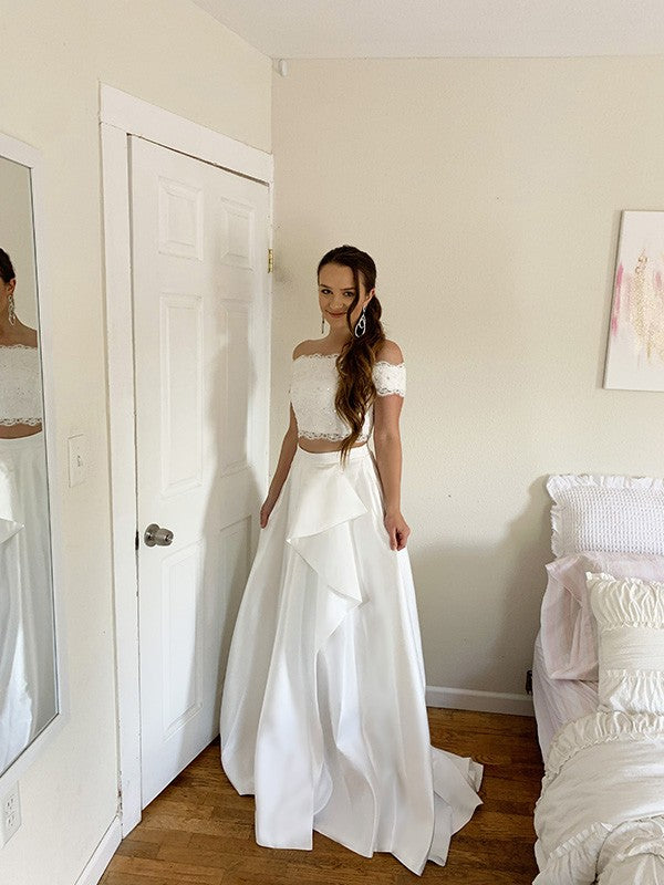 Vestido de dos piezas de corte A/princesa, de satén, con encaje, hombros descubiertos, sin mangas y cola larga