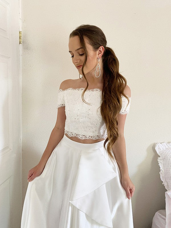 Vestido de dos piezas de corte A/princesa, de satén, con encaje, hombros descubiertos, sin mangas y cola larga