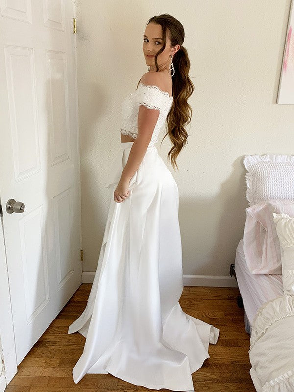 Vestido de dos piezas de corte A/princesa, de satén, con encaje, hombros descubiertos, sin mangas y cola larga