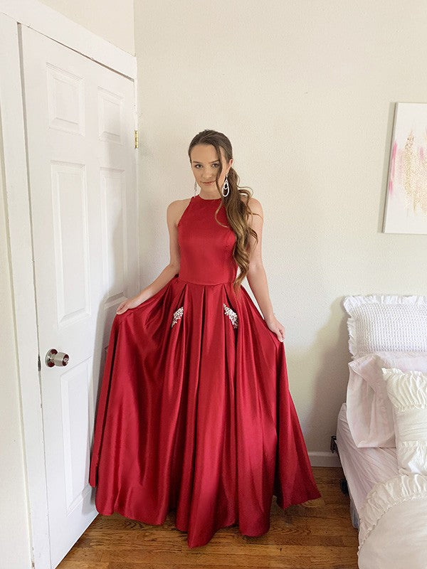 Vestidos de satén con escote halter, sin mangas, corte princesa y cuentas hasta el suelo