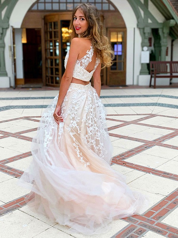 Vestido de dos piezas de corte A/princesa, sin mangas, cuello alto, apliques de tul y cola larga