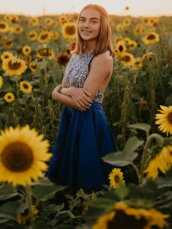 Vestidos de fiesta cortos/mini de satén con escote halter, sin mangas y corte princesa