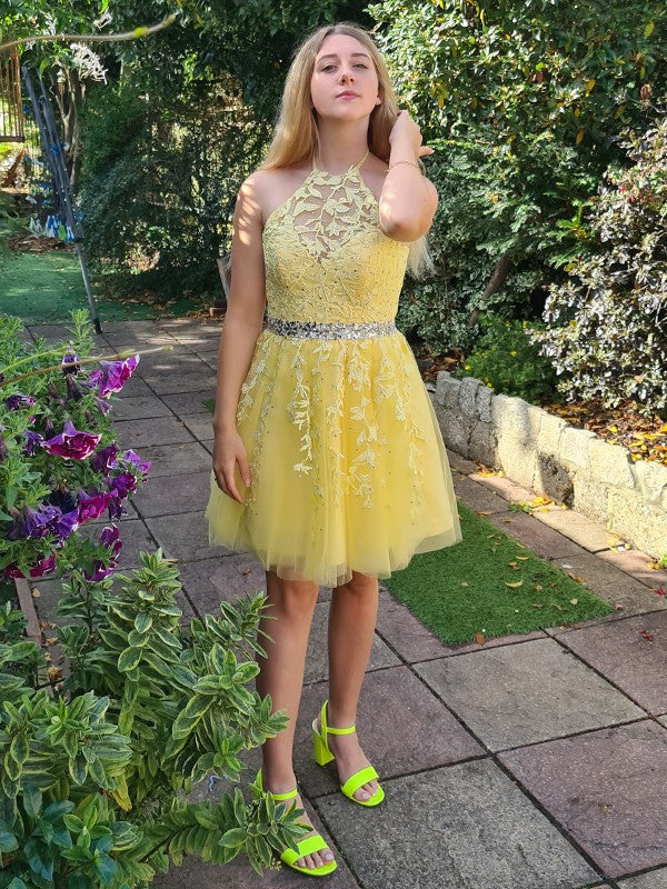 Vestidos de fiesta cortos/mini de corte A/princesa, sin mangas, con cuello halter y apliques de tul