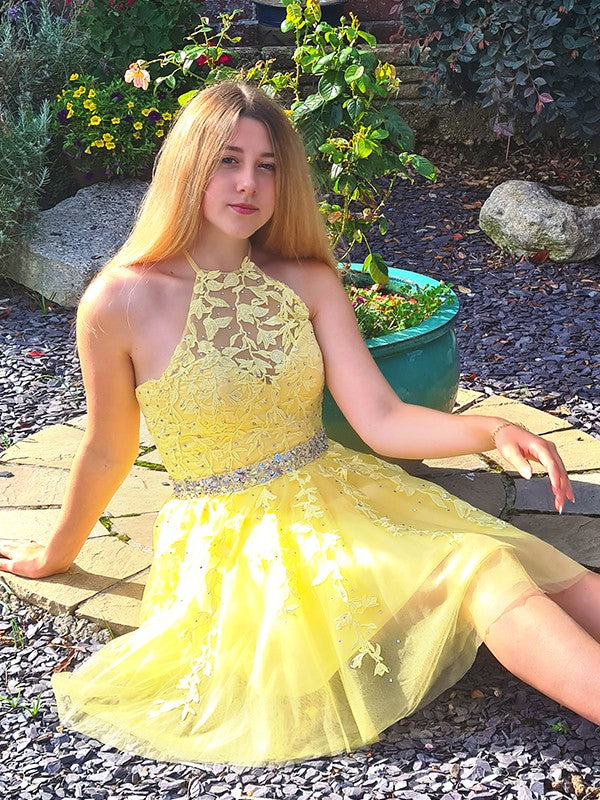 Vestidos de fiesta cortos/mini de corte A/princesa, sin mangas, con cuello halter y apliques de tul