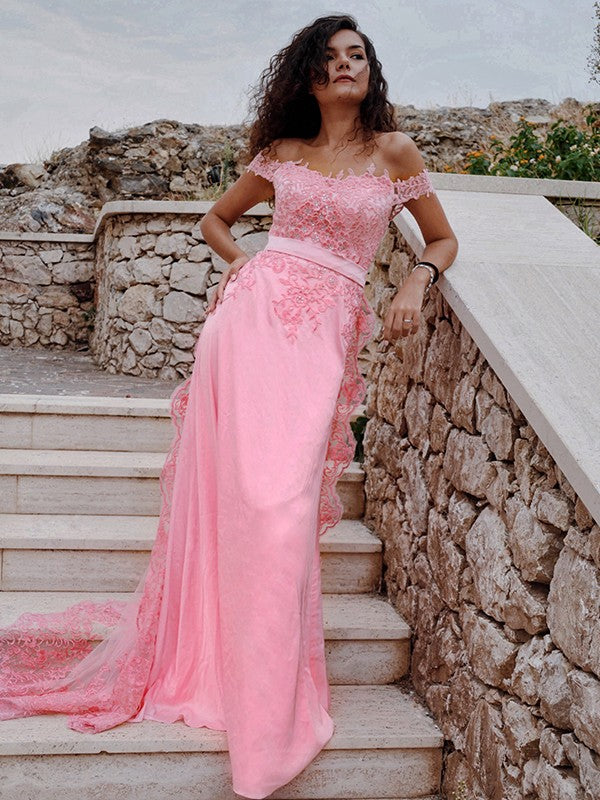 Abiti a tubino/colonna con spalle scoperte, in raso di seta, senza maniche, in pizzo, con strascico a ruota