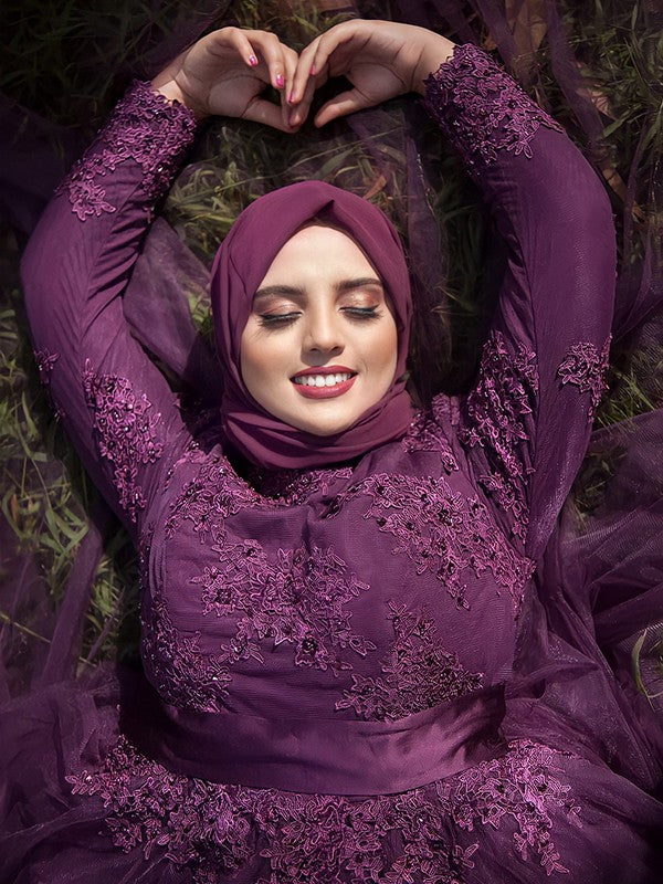 Vestido musulmán de cuello alto, apliques de tul, mangas largas y cola larga