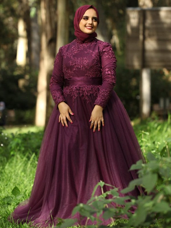 Vestido musulmán de cuello alto, apliques de tul, mangas largas y cola larga