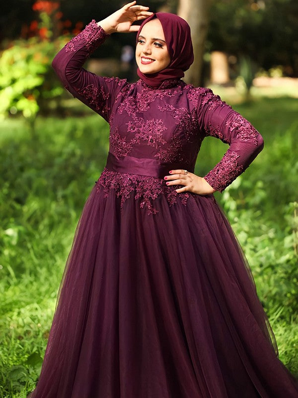 Vestido musulmán de cuello alto, apliques de tul, mangas largas y cola larga