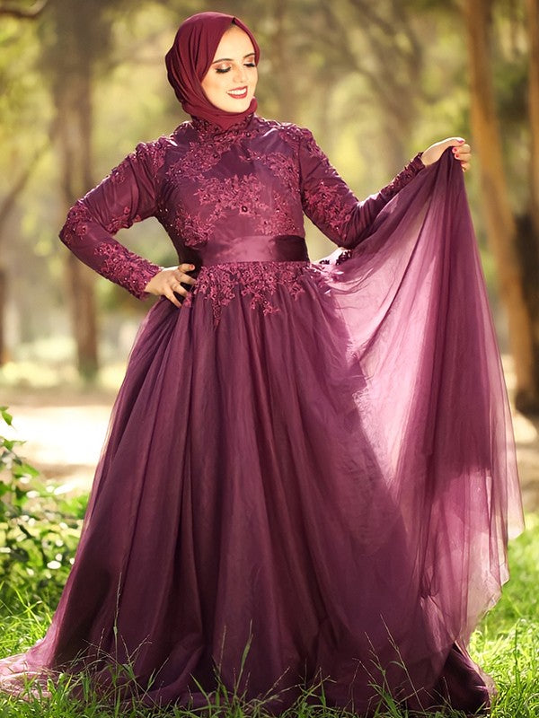 Vestido musulmán de cuello alto, apliques de tul, mangas largas y cola larga
