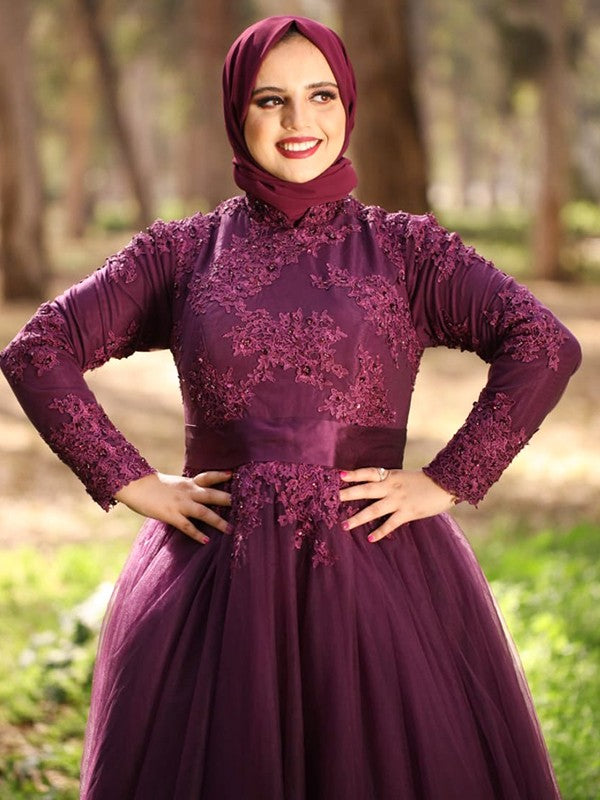 Vestido musulmán de cuello alto, apliques de tul, mangas largas y cola larga