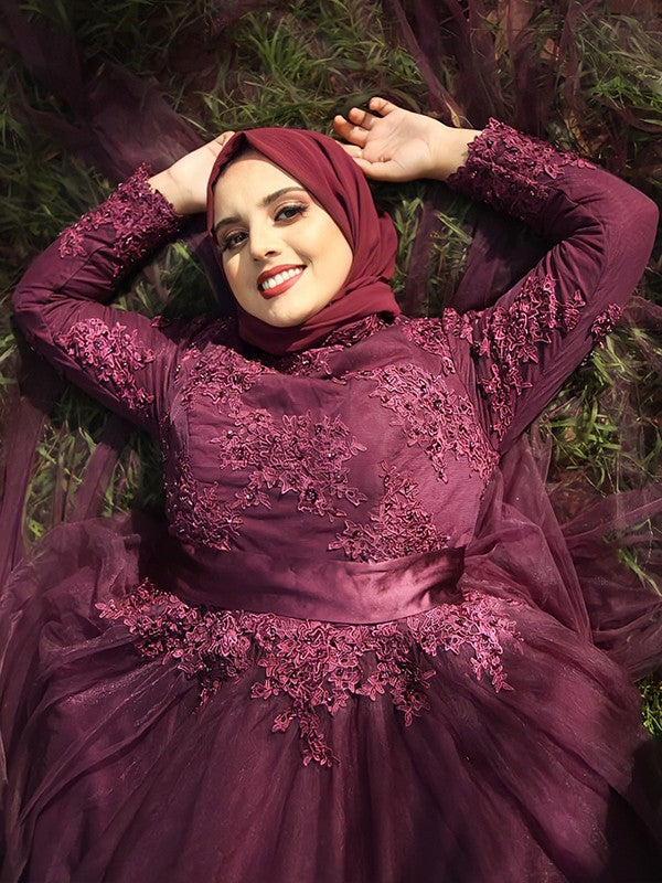 Vestido musulmán de cuello alto, apliques de tul, mangas largas y cola larga