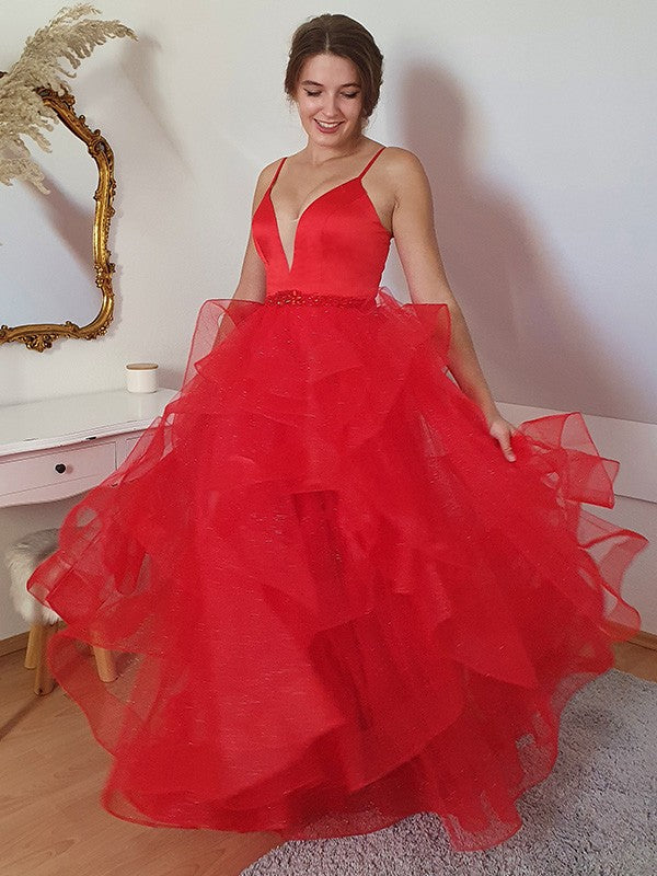 Vestidos de corte A/princesa con capas de tul, tirantes finos, sin mangas y hasta el suelo