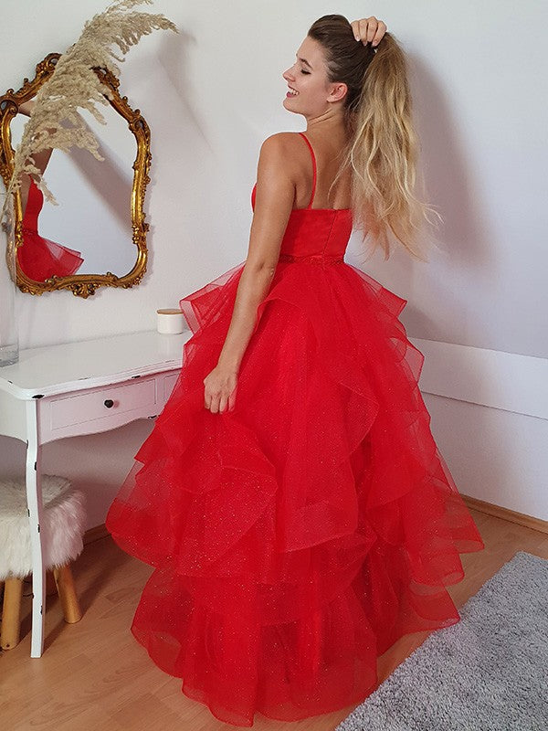 Vestidos de corte A/princesa con capas de tul, tirantes finos, sin mangas y hasta el suelo