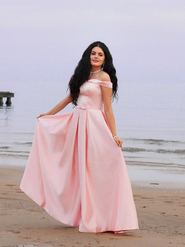 Vestidos de satén de corte A/princesa, sin mangas, con hombros descubiertos y volantes hasta el suelo
