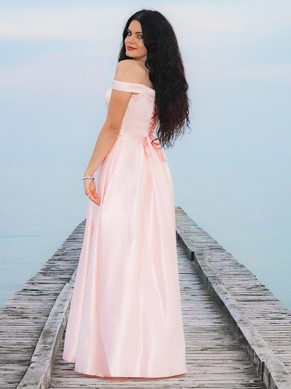 Vestidos de satén de corte A/princesa, sin mangas, con hombros descubiertos y volantes hasta el suelo