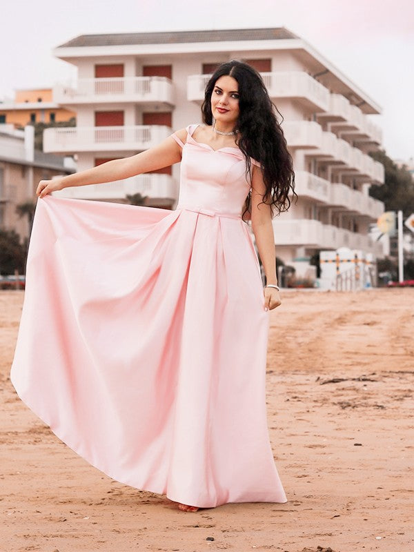 Vestidos de satén de corte A/princesa, sin mangas, con hombros descubiertos y volantes hasta el suelo