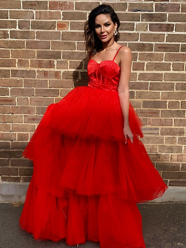 Vestidos de corte A/princesa con capas de tul, tirantes finos, sin mangas y cola larga