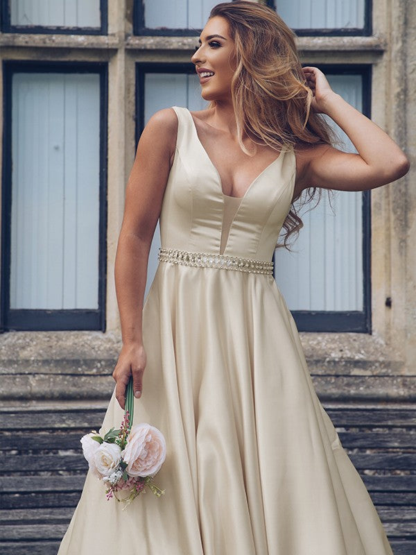 Vestidos de corte A/princesa, de satén, con cuentas, escote en V, sin mangas y cola larga