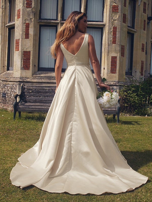 Vestidos de corte A/princesa, de satén, con cuentas, escote en V, sin mangas y cola larga