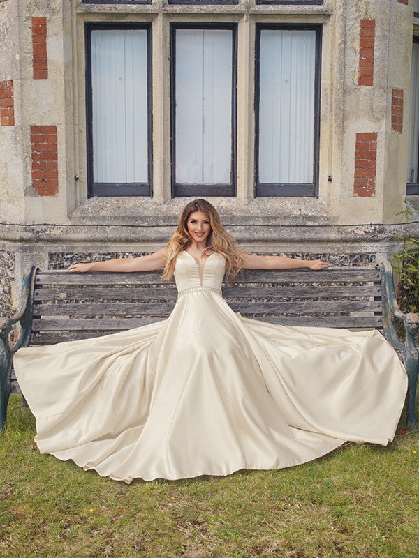 Vestidos de corte A/princesa, de satén, con cuentas, escote en V, sin mangas y cola larga