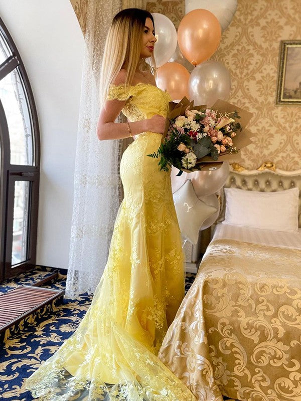 Vestidos de corte trompeta/sirena con apliques de encaje, hombros descubiertos, sin mangas y cola larga