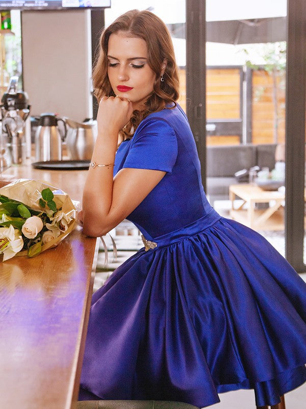Vestidos cortos/mini de corte A/princesa, de satén, con faja/cinturón y escote redondo, mangas cortas