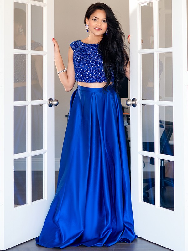 Vestido de dos piezas corte A/princesa, de satén, con cuentas, escote redondo, sin mangas y largo hasta el suelo