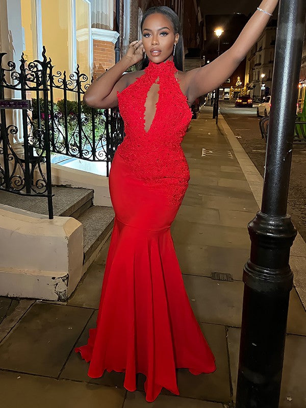 Vestidos de corte trompeta/sirena con apliques charmeuse, halter, sin mangas y con cola larga