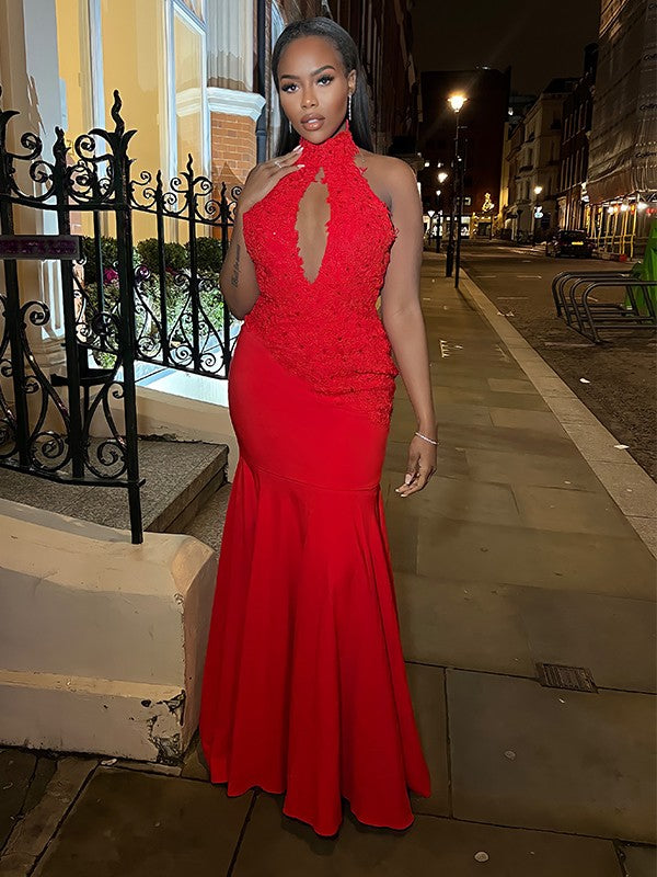 Vestidos de corte trompeta/sirena con apliques charmeuse, halter, sin mangas y con cola larga