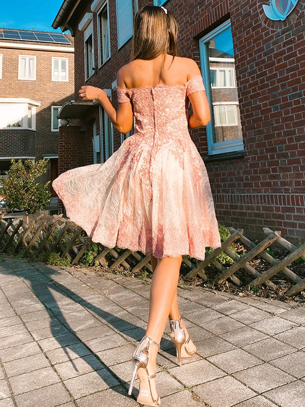 Vestidos cortos/mini sin mangas con apliques de tul y hombros descubiertos de corte A/princesa