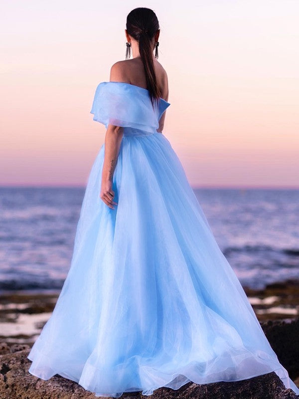 Vestidos de corte A/princesa, de organza, con volantes, un hombro, sin mangas y con cola larga