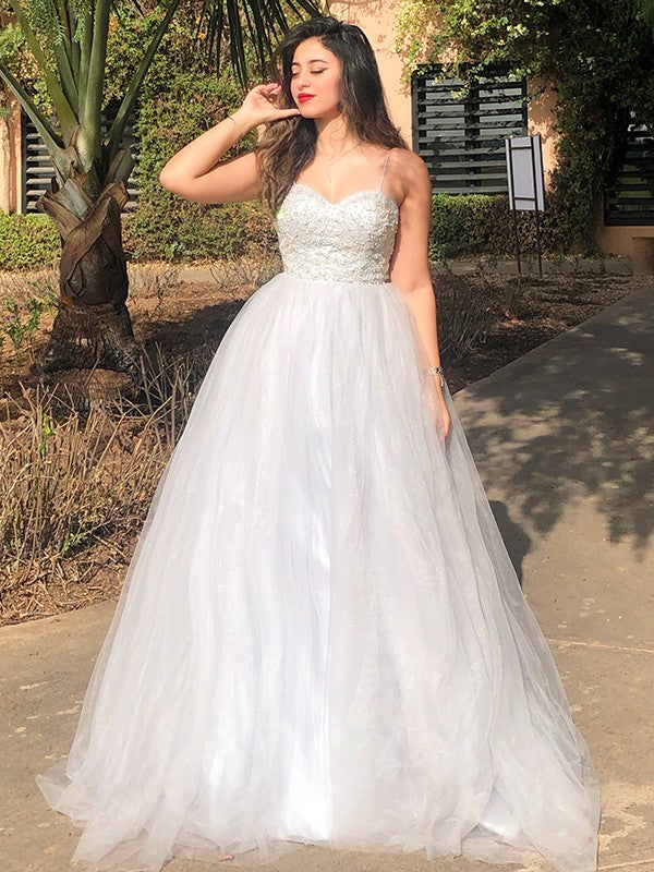 Vestidos de corte A/princesa con tul, cuentas, tirantes finos, sin mangas y cola larga