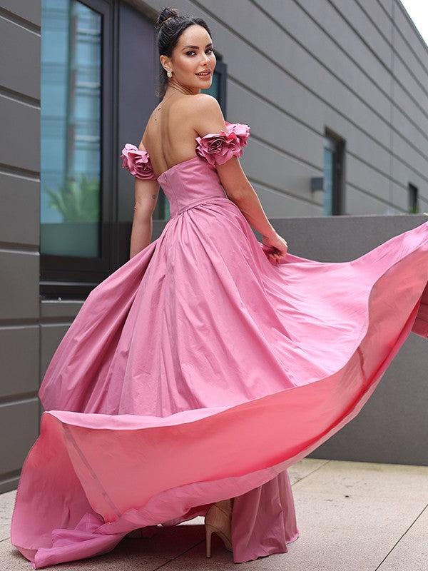 Vestidos de corte A/princesa con escote corazón, sin mangas, con flores hechas a mano y cola larga