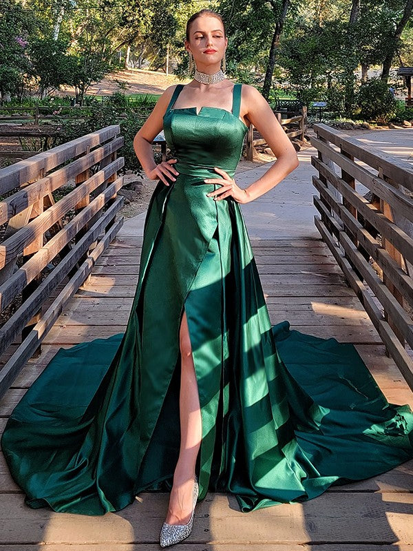 Vestidos de satén con corte A/princesa, fruncidos, cuadrados, sin mangas y con cola capilla