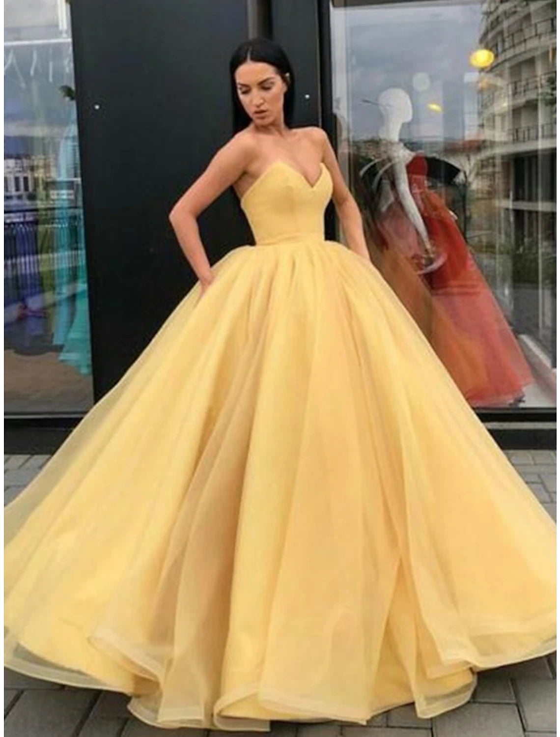 Vestido de fiesta de quinceañera, elegante, con espalda hermosa, vestido de noche formal, sin tirantes, sin mangas, largo hasta el suelo, de tul con elegantes pliegues.
