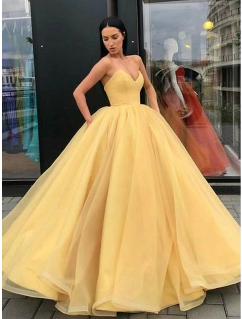 Vestido de fiesta de quinceañera, elegante, con espalda hermosa, vestido de noche formal, sin tirantes, sin mangas, largo hasta el suelo, de tul con elegantes pliegues.