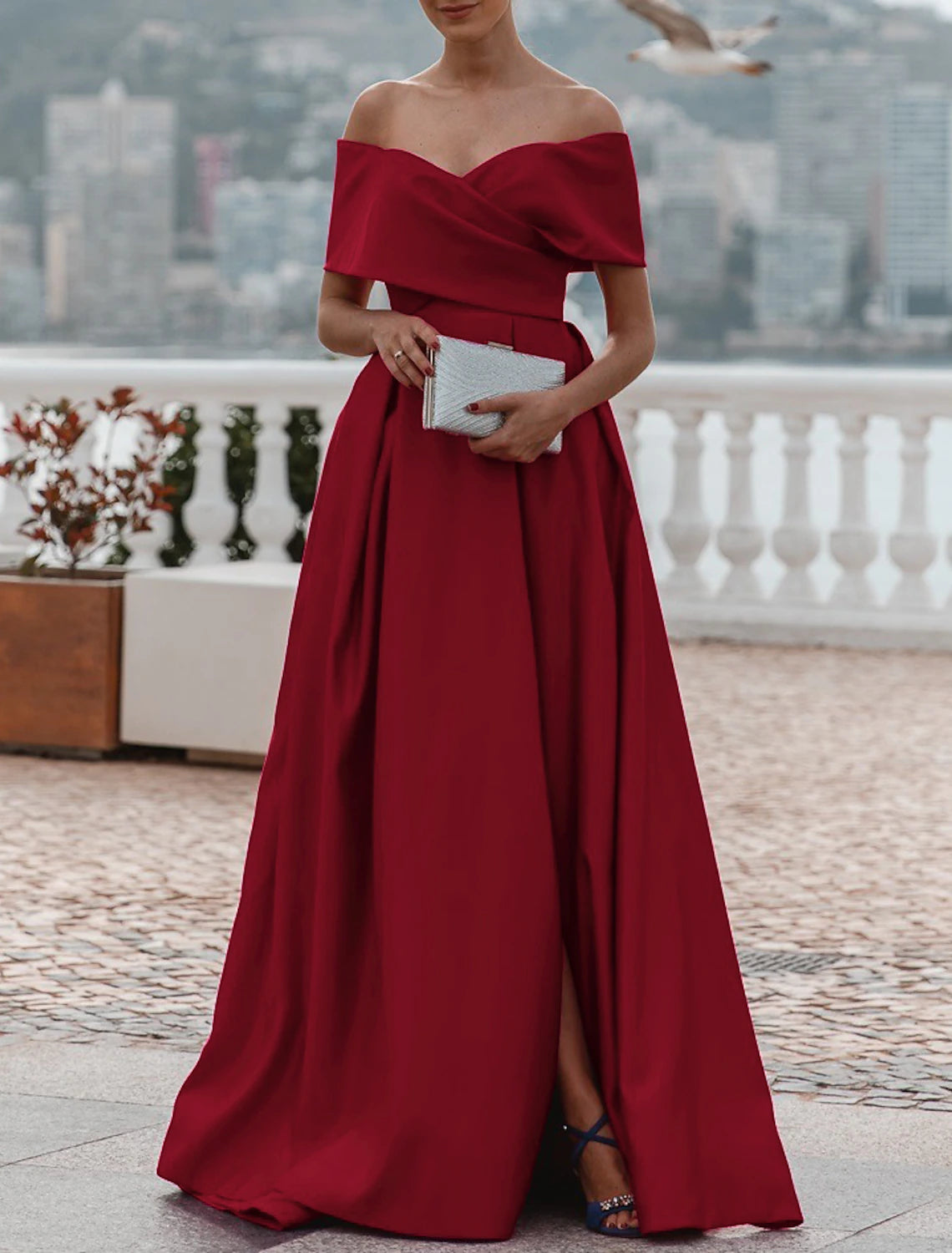Vestido de noche de corte A, vestido de fiesta, estilo celebridad, vestido formal de boda, cola de corte, sin mangas, hombros descubiertos, vestido de dama de honor de satén con abertura fruncida