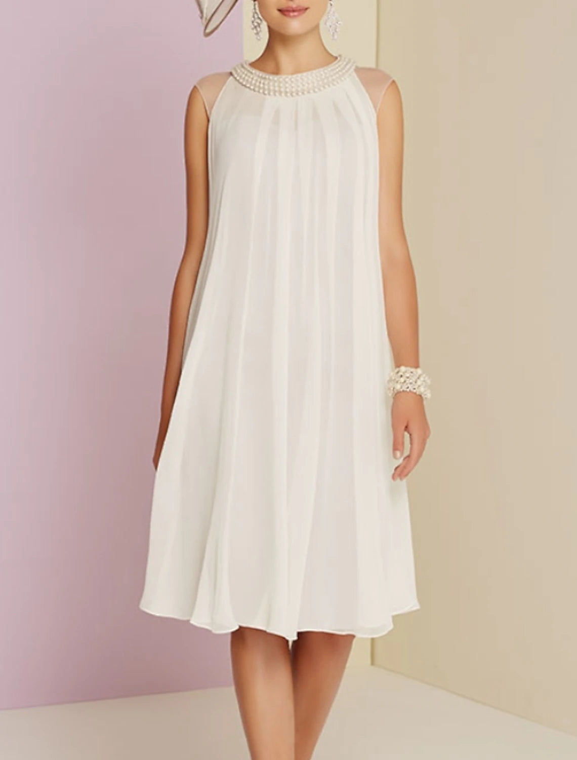 Abito da cerimonia per la madre della sposa, a tubino, elegante, con scollo a gioiello, lunghezza al ginocchio, in chiffon, senza maniche, con pieghe e perline