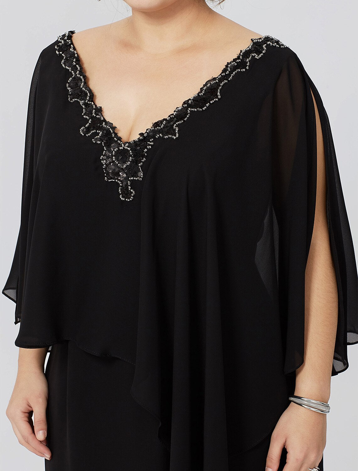 Vestido de madre de la novia con corte tubo/columna, formal, clásico y atemporal, elegante y lujoso, talla grande, escote en V, largo hasta la rodilla, gasa, sin mangas, no incluye cristales ni cuentas.