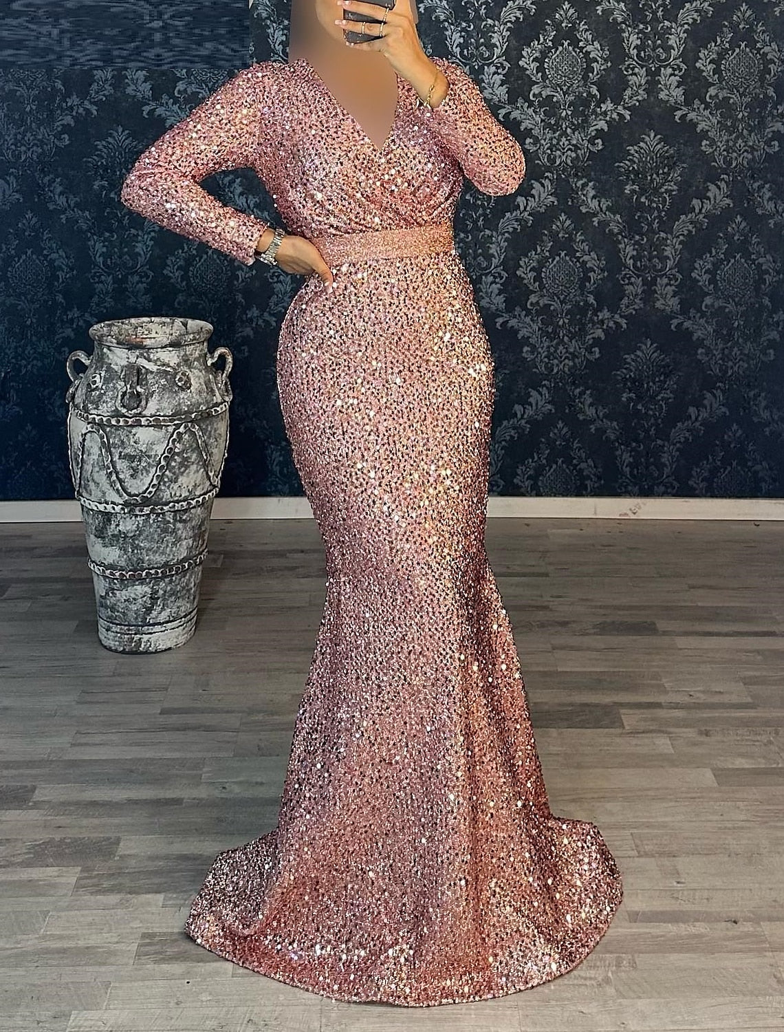 Vestido de noche de sirena/trompeta, vestido rojo y verde, vestido de fiesta, mascarada, lazo negro, largo hasta el suelo, manga larga, cuello en V, cinturón/faja, lentejuelas y fruncido.