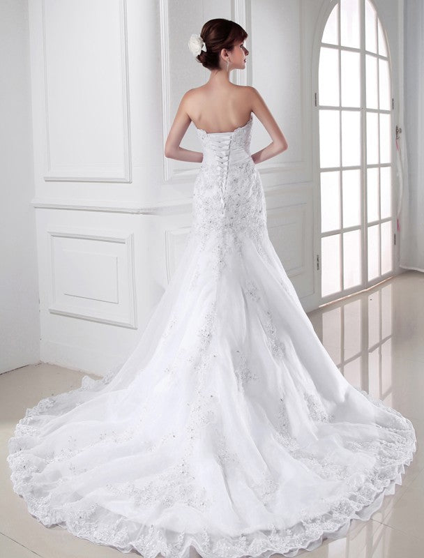 Vestidos de novia de organza con apliques y escote corazón, sin mangas y con cuentas de corte trompeta/sirena
