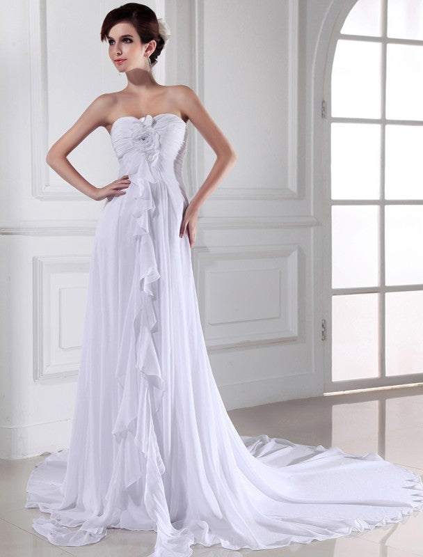 Abiti da sposa lunghi in chiffon senza maniche con scollo a cuore e fiori fatti a mano, a tubino/colonna