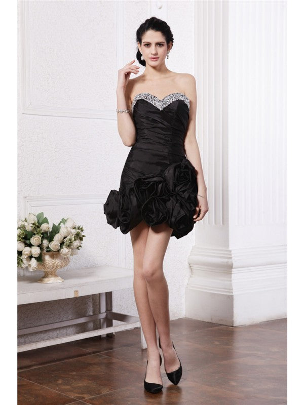 Vestidos de cóctel cortos de tafetán con escote corazón, sin mangas, con pedrería y pliegues