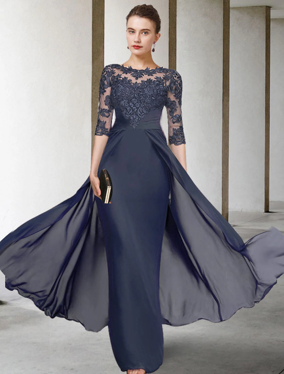 Abito da madre della sposa a tubino/colonna, elegante, taglie forti, con scollo a V, lunghezza al pavimento, in chiffon, pizzo, mezza manica con applicazioni arricciate
