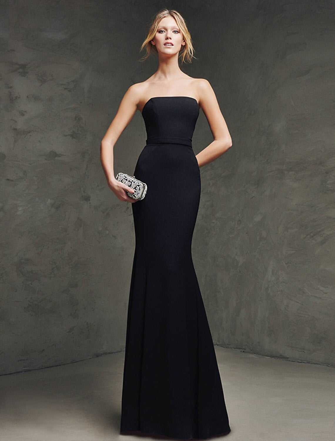 Vestido elegante de sirena/trompeta sin tirantes, sin mangas, con cola de cepillo y poliéster