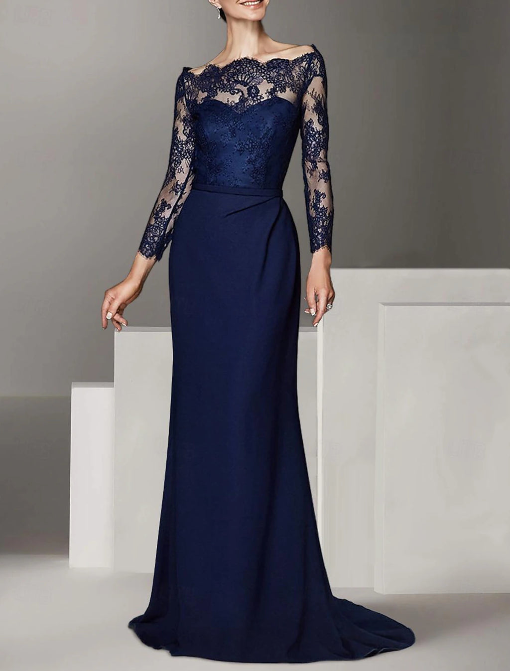 Abito da cerimonia per la madre della sposa a sirena/tromba, elegante, con spalle scoperte, lunghezza al pavimento, in pizzo, chiffon, maniche lunghe con arricciature in pizzo
