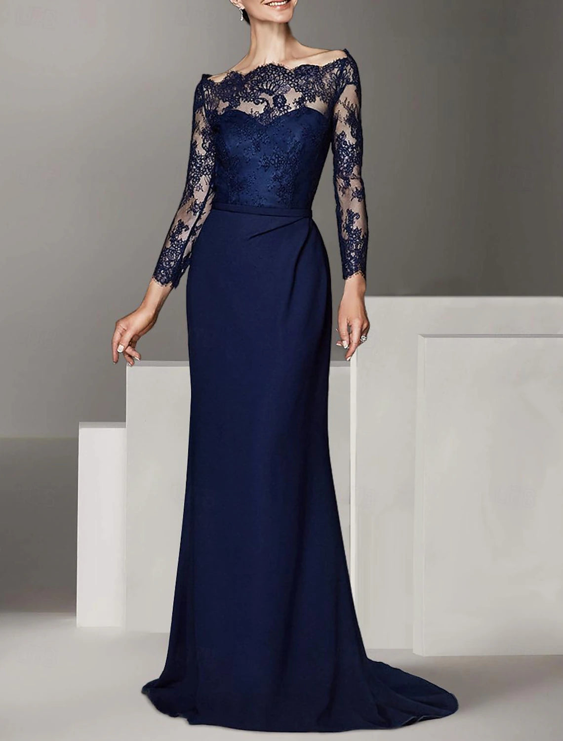 Abito da cerimonia per la madre della sposa a sirena/tromba, elegante, con spalle scoperte, lunghezza al pavimento, in pizzo, chiffon, maniche lunghe con arricciature in pizzo