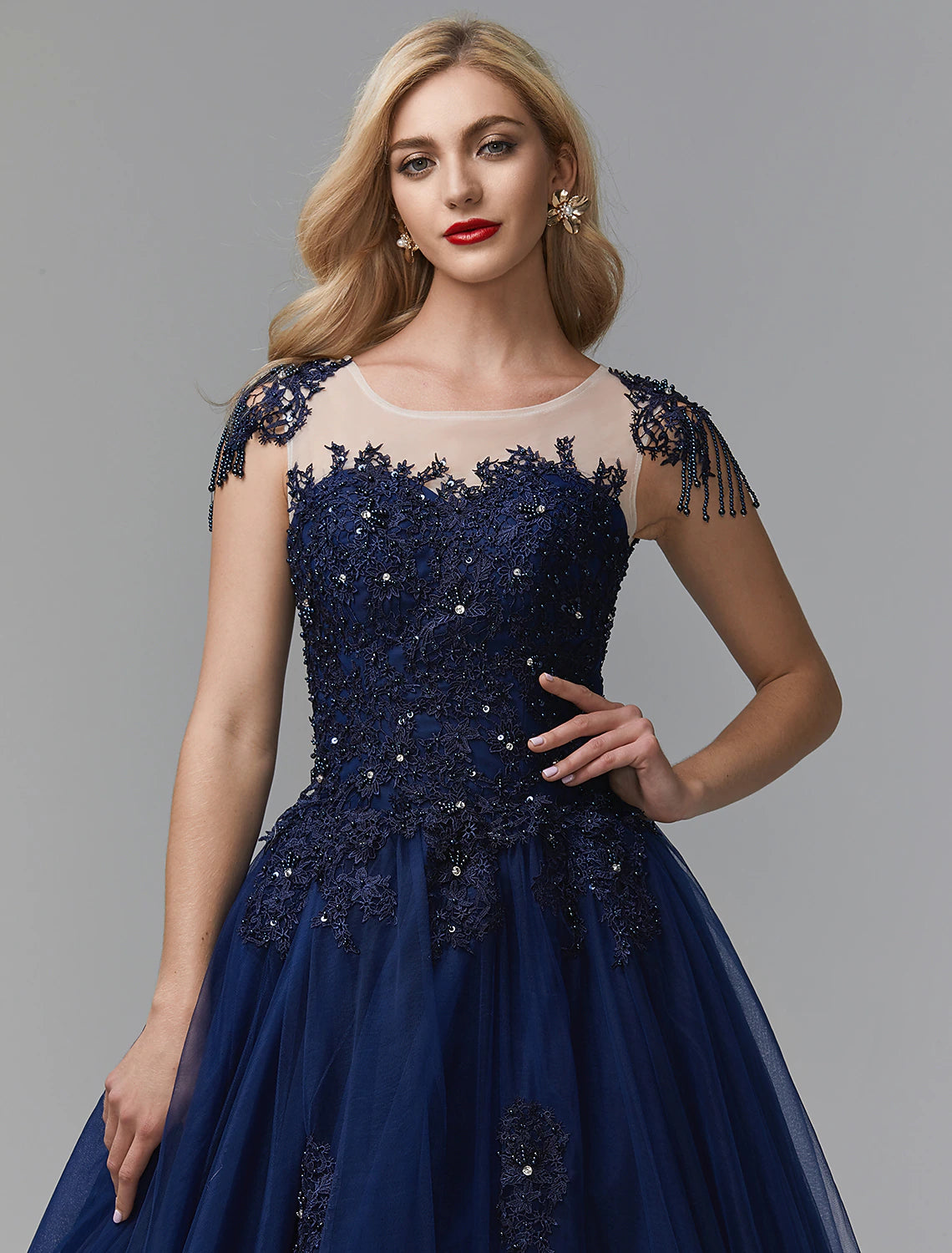 Vestido de fiesta con brillo, vestido de quinceañera, cola capilla, manga larga, hombros descubiertos, satén con apliques de cuentas