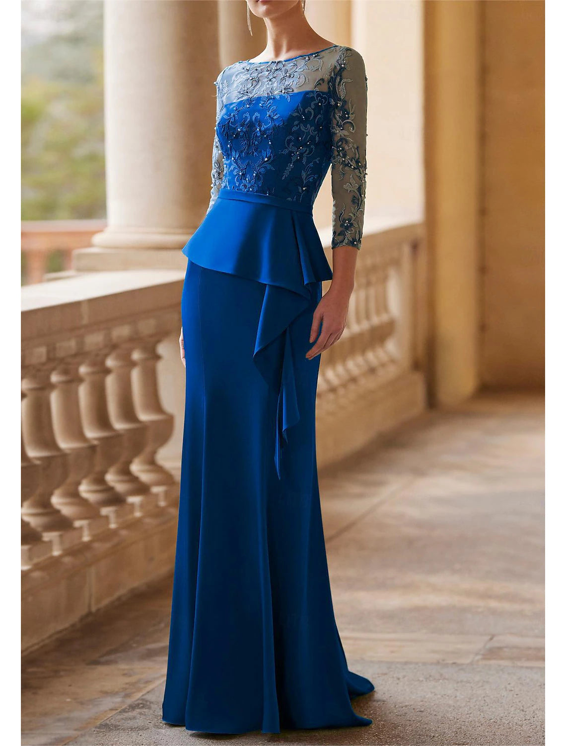 Sirena/Vestidos pequeños para madre de la novia Invitados de boda Elegante Retro Fiesta Ilusión Escote y largo hasta el suelo Tejido de encaje Mangas largas 3/4 Media manga Cinturón/cinta Plisado Cuentas